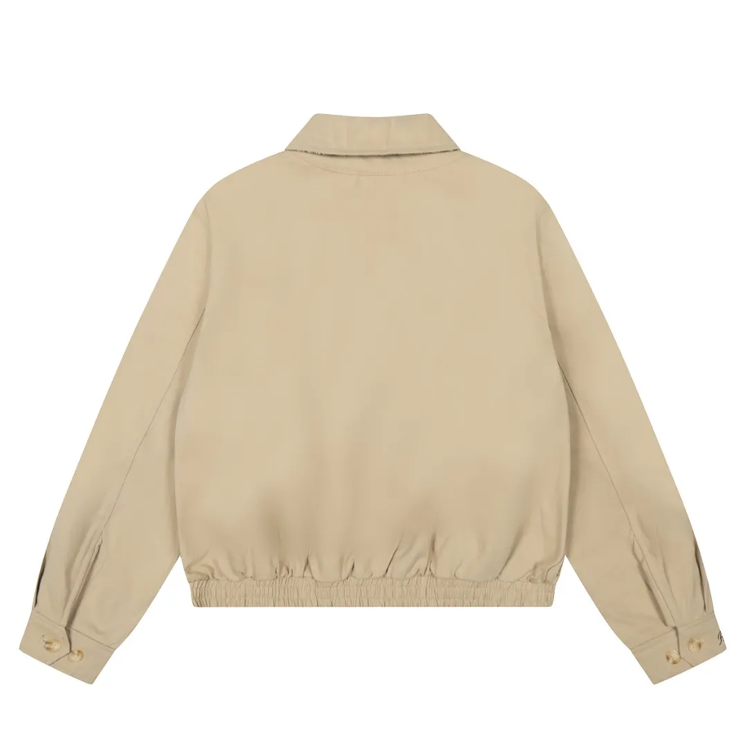 P300 top quality" Style number: 8101# (not off the shelves all year round) [Ralph Lauren/Ralph Lauren old cadre pony embroidered armband POLO jacket] ✅Ralph Lauren Ralph Lauren classic basic American retro old cadre goddess style jacket ✅Pure cotton high-gram heavy wash, soft, comfortable and tangible, upright and textured ✅Customized Vintage bronze double-open zipper head to restore the same quality as the cabinet version ✅This style: White/khaki color. There are waist patterns inside the threads of the collar and cuffs. Please note~ ✅Retro versatile jacket. The upper body is very flattering. Versatile model YYDS~ ✅Versatile for daily wear and work wear. ✅The upper body is simple and easy to wear. A must-have for goddess ootd. Good-looking clothes are never too picky. A must-have in the goddess' wardrobe. Size: S-XL. Color: White, yellow, red, navy, khaki, pink, light blue, olive green.